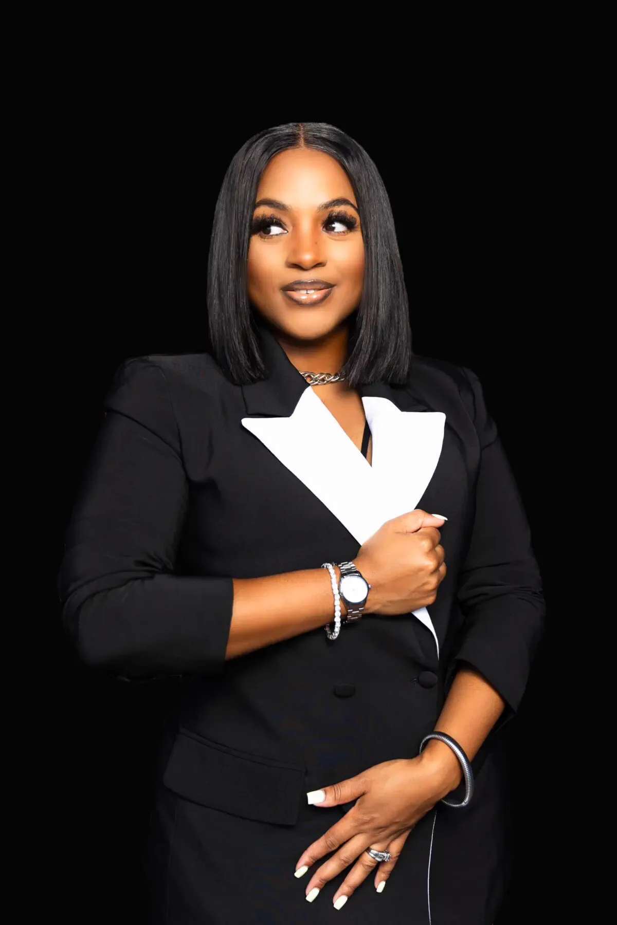 Kandystrand salon professional in a black and white suit